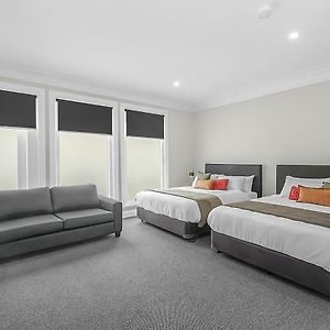 Horse And Jockey Hotel Homebush